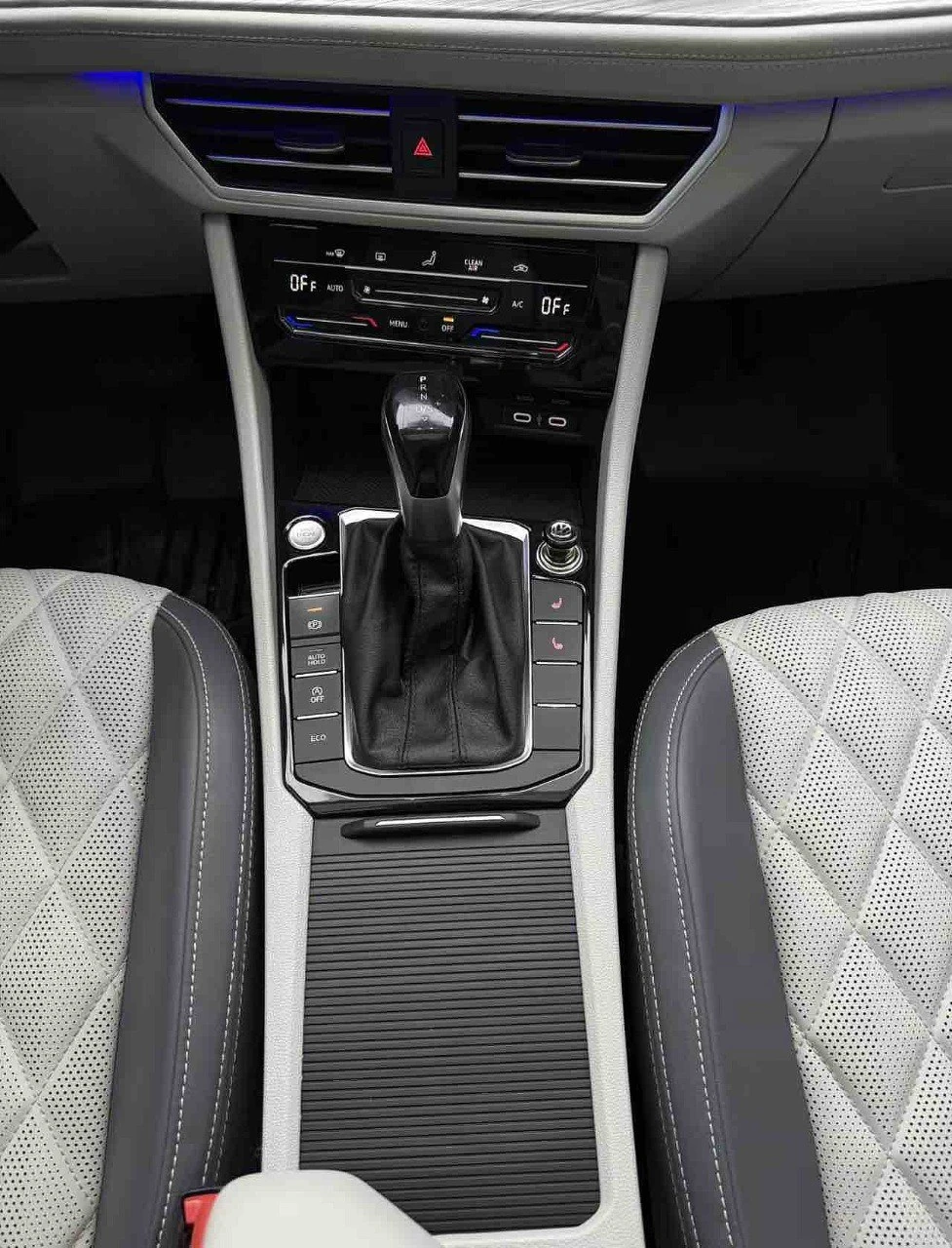 Volkswagen Sagitar, 2022г, передний привод, робот