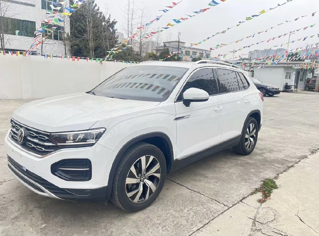 Volkswagen Tayron, 2022г, передний привод, робот