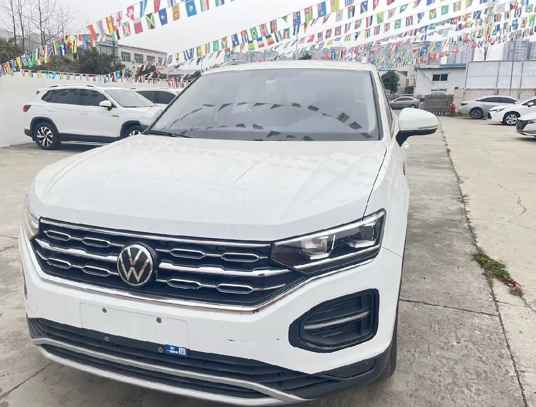 Volkswagen Tayron, 2022г, передний привод, робот