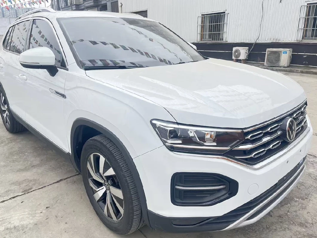 Volkswagen Tayron, 2022г, передний привод, робот