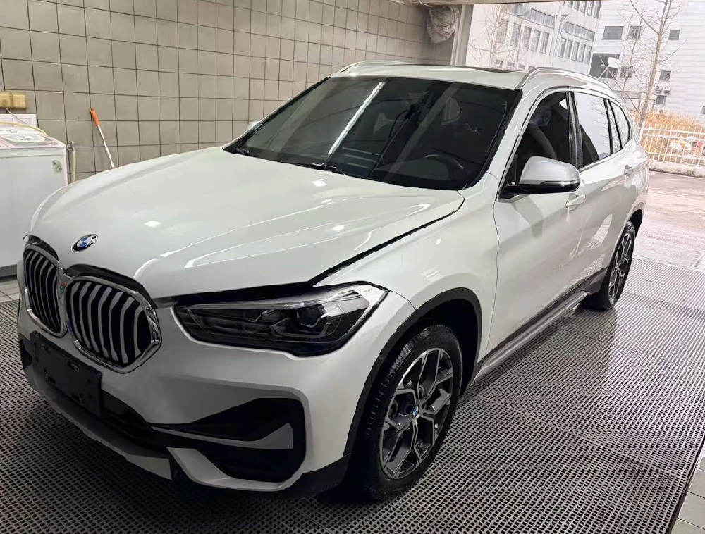 BMW X1, 2022г, передний привод, робот