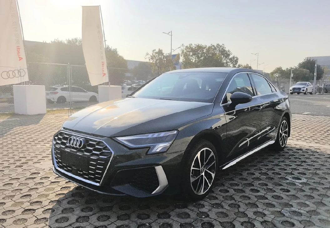 Audi A3, 2023г, передний привод, автомат