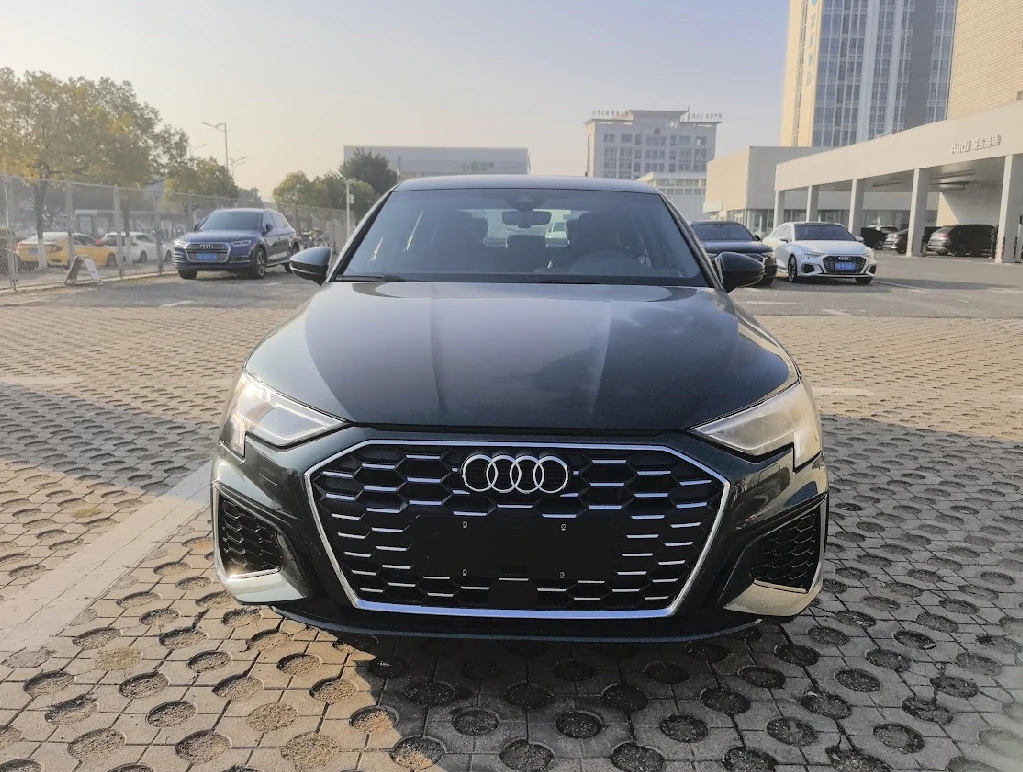 Audi A3, 2023г, передний привод, автомат