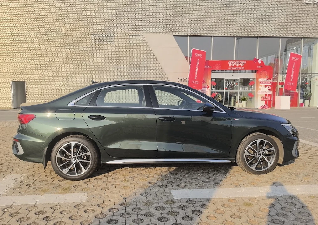 Audi A3, 2023г, передний привод, автомат