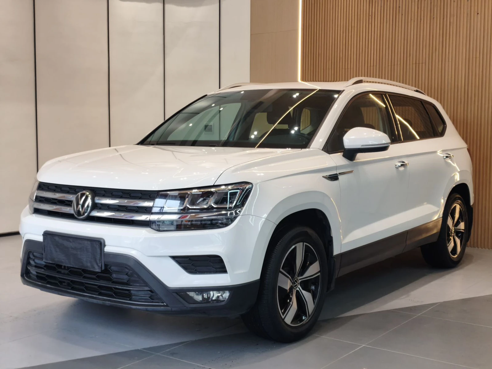 Volkswagen Tharu, 2022г, передний привод, робот