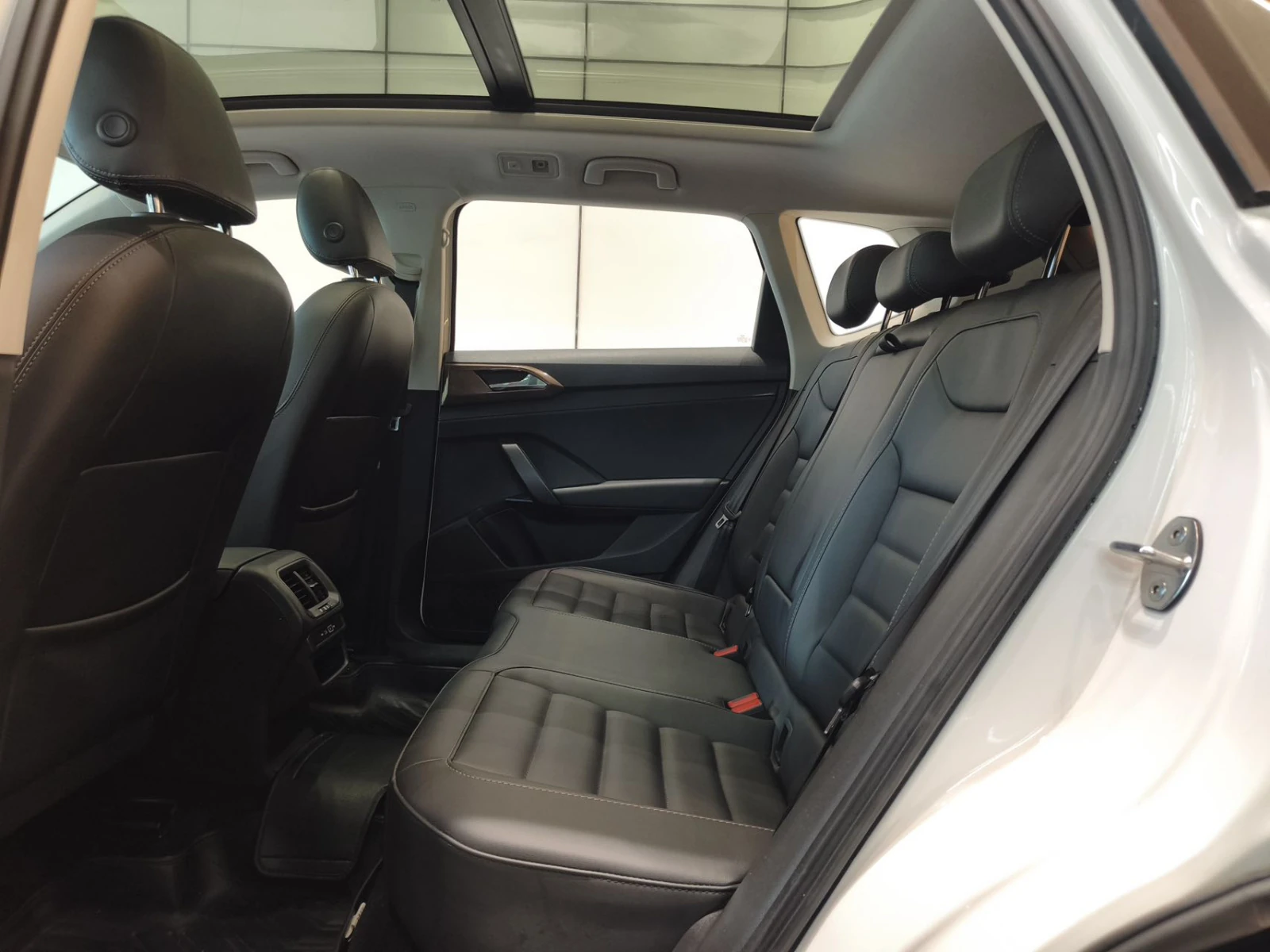 Volkswagen Tharu, 2022г, передний привод, робот