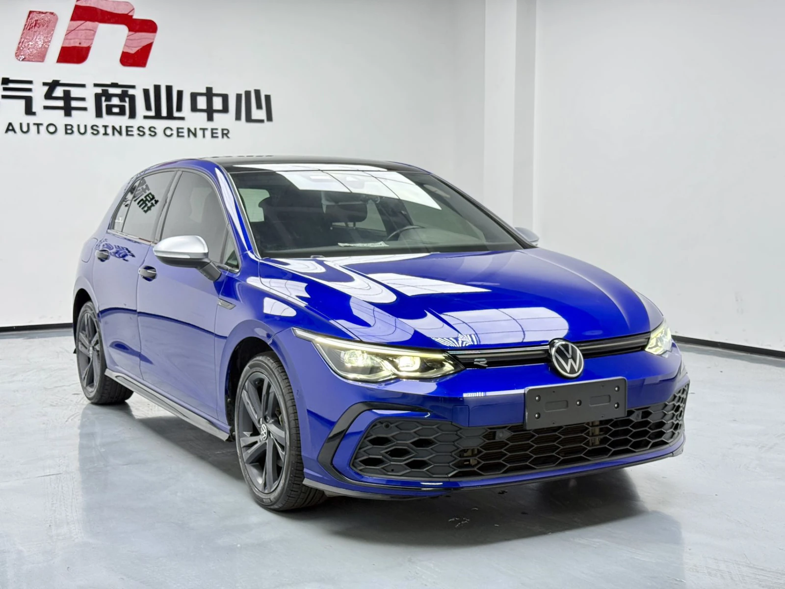 Volkswagen Golf, 2021г, передний привод, робот