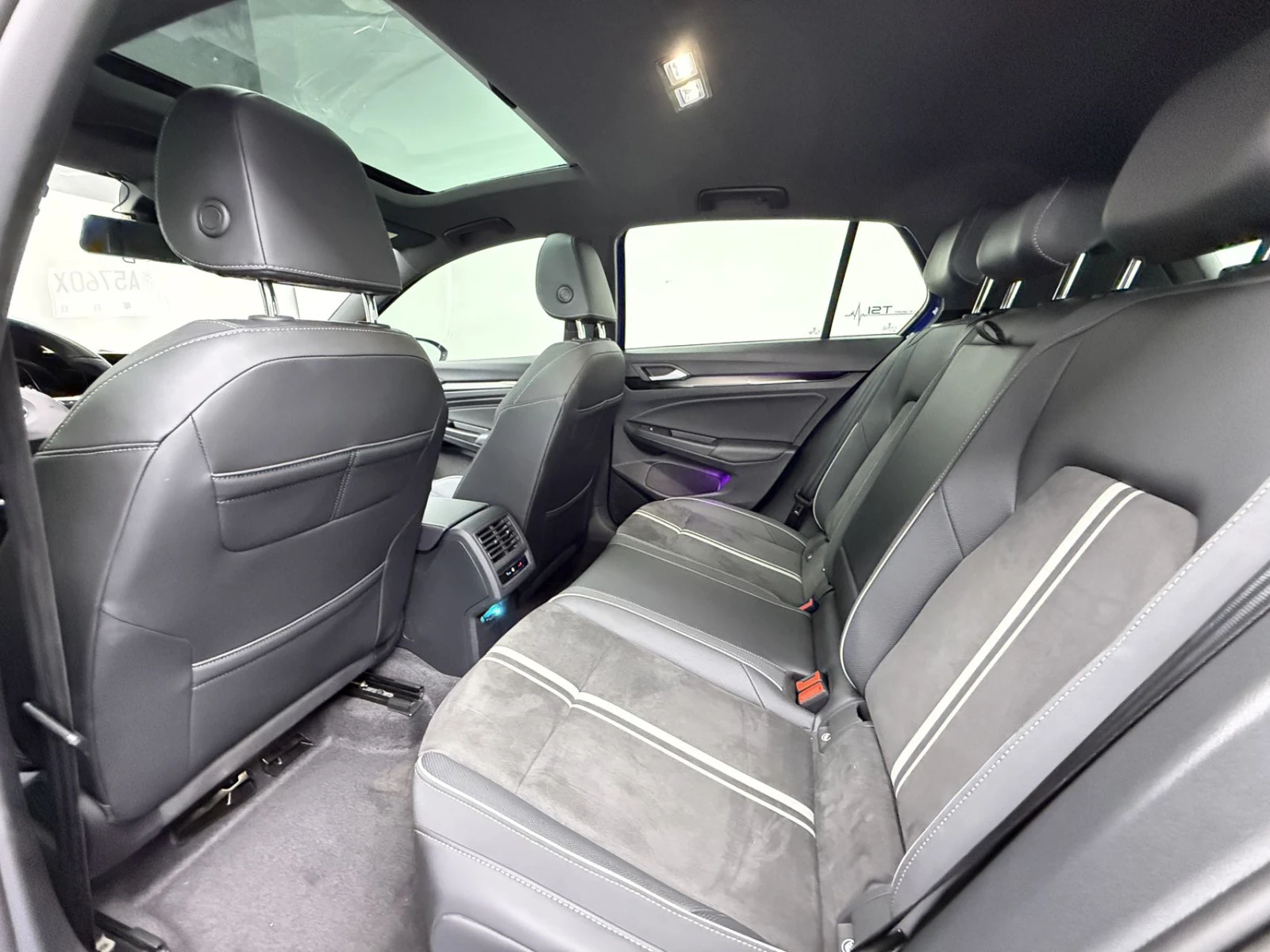 Volkswagen Golf, 2021г, передний привод, робот