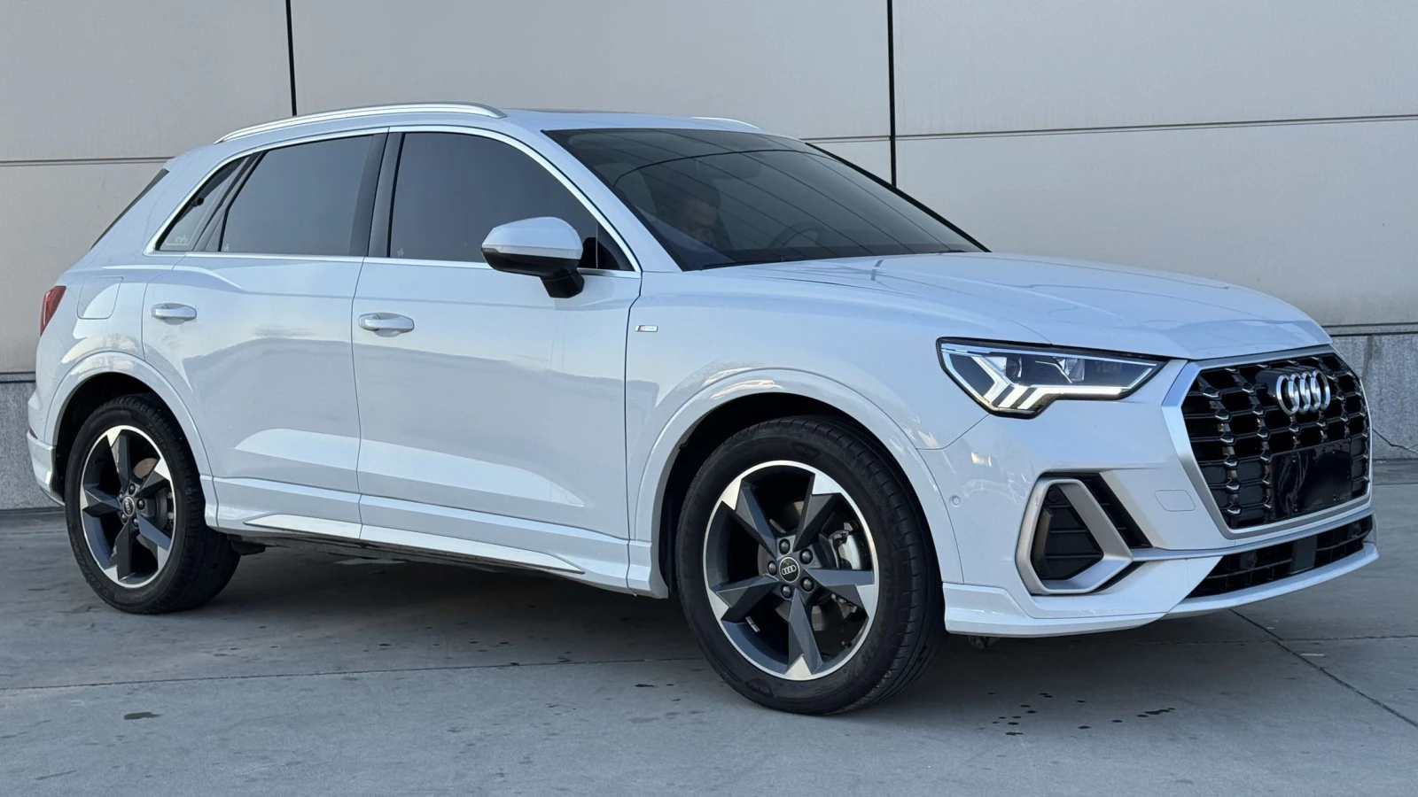 Audi Q3, 2023г, передний привод, робот