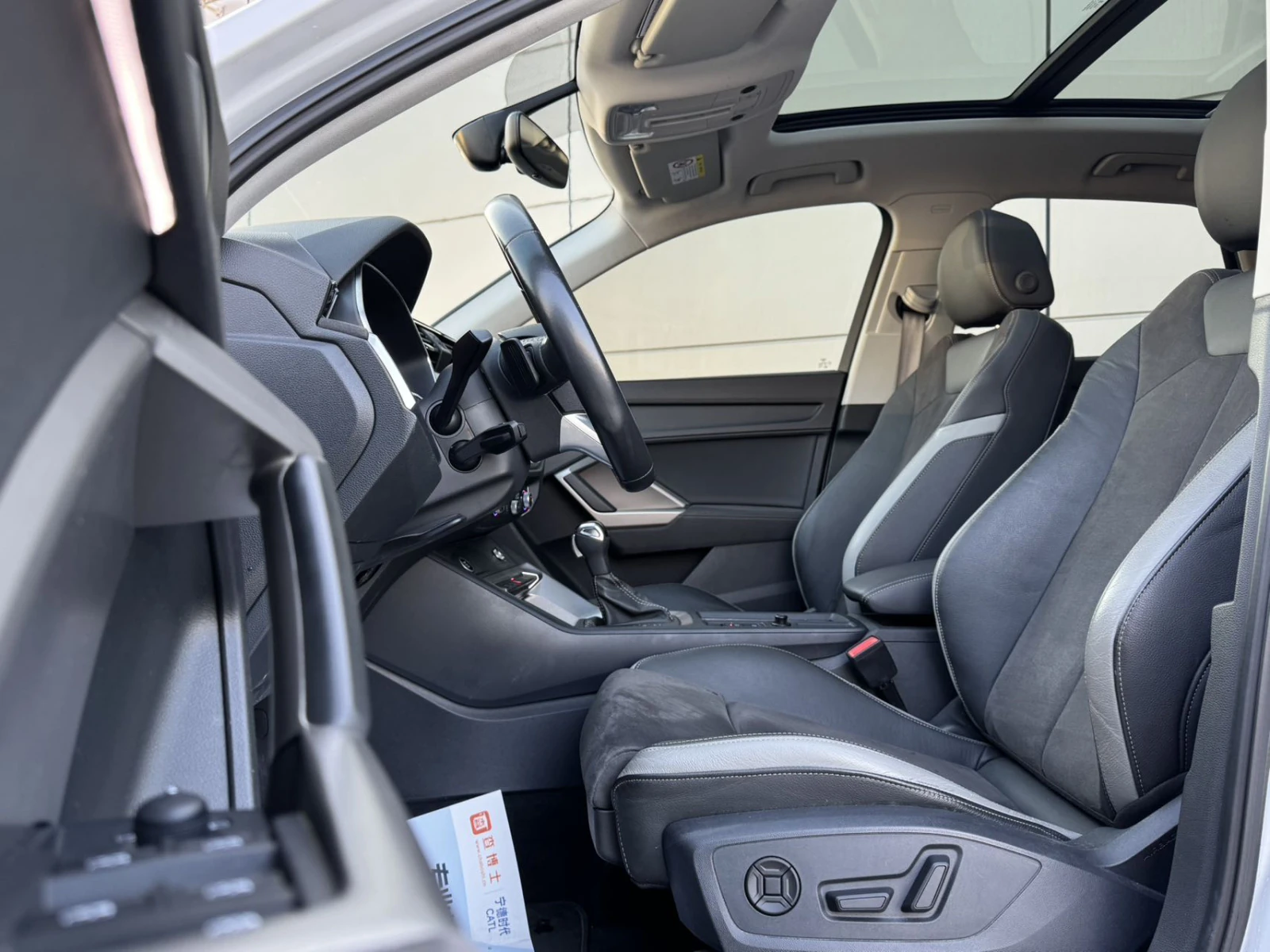 Audi Q3, 2023г, передний привод, робот