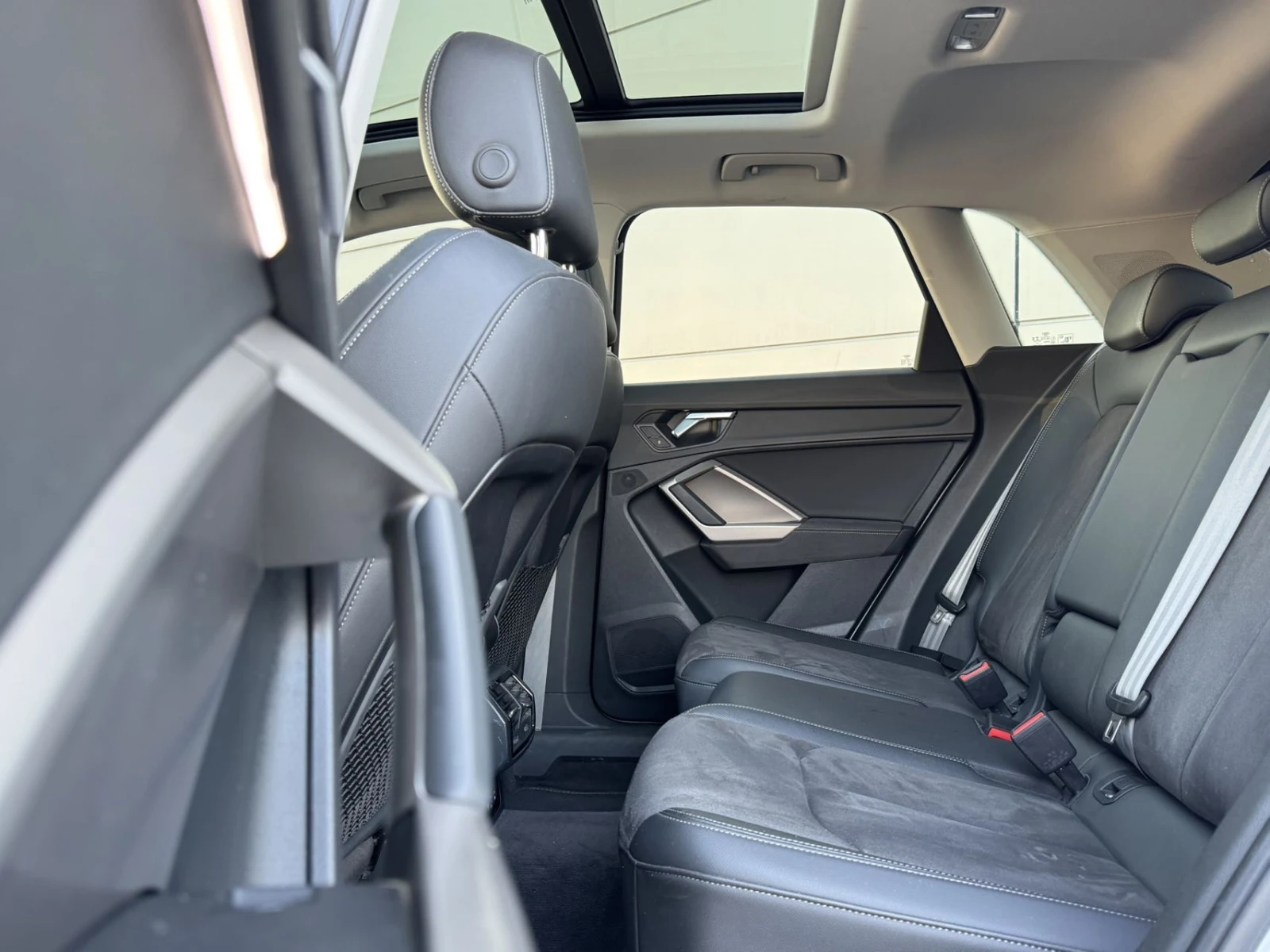 Audi Q3, 2023г, передний привод, робот