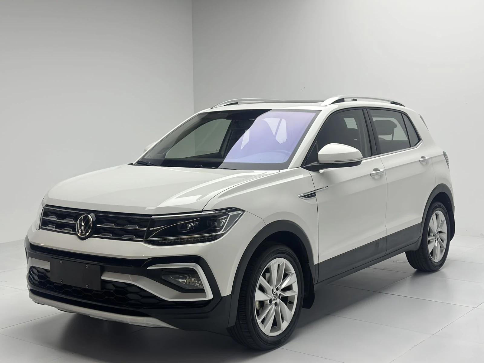 Volkswagen T-Cross, 2022г, передний привод, автомат