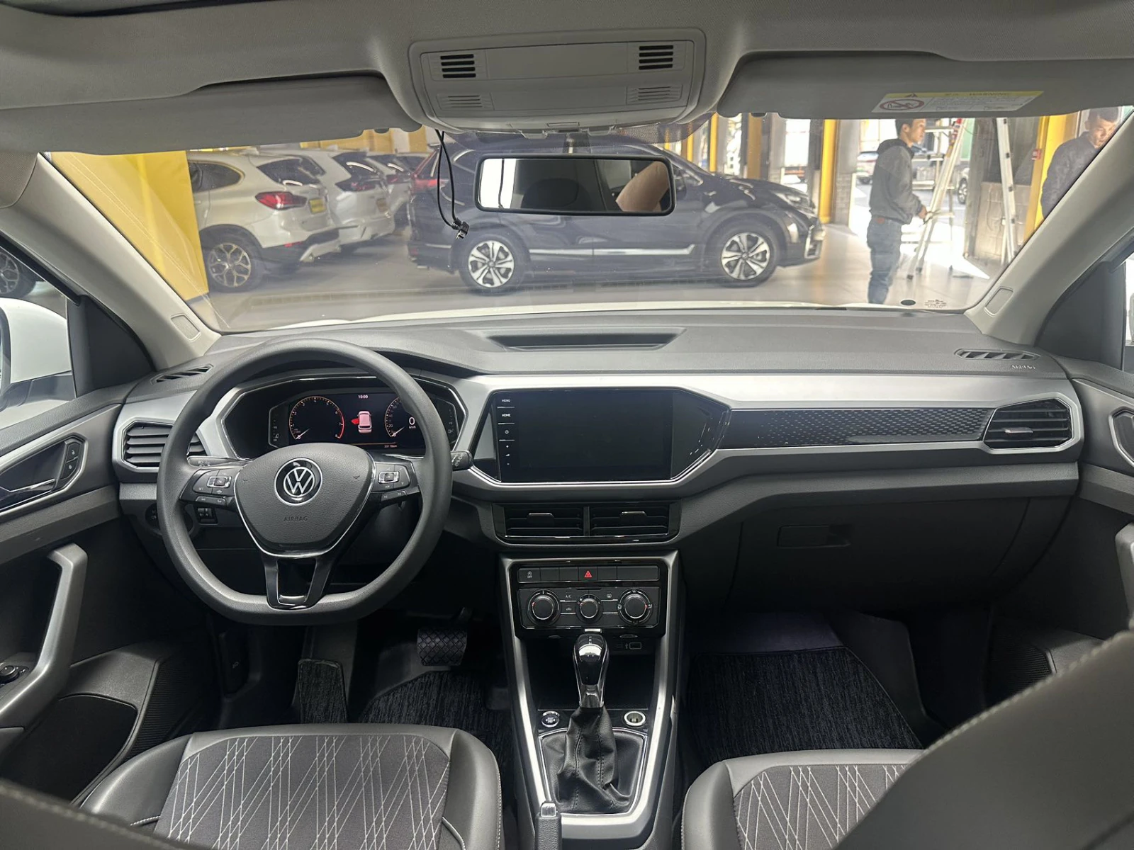 Volkswagen T-Cross, 2022г, передний привод, автомат