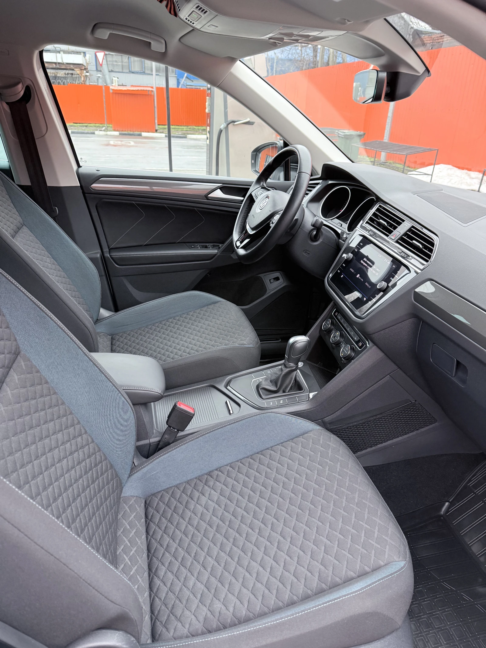 Volkswagen Tiguan, 2019г, передний привод, робот