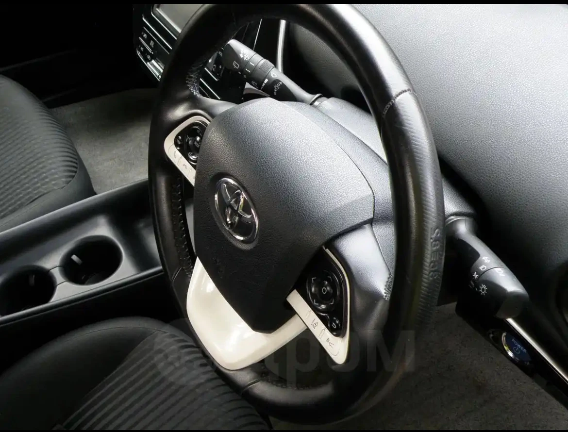 Toyota Prius, 2016г, передний привод, автомат