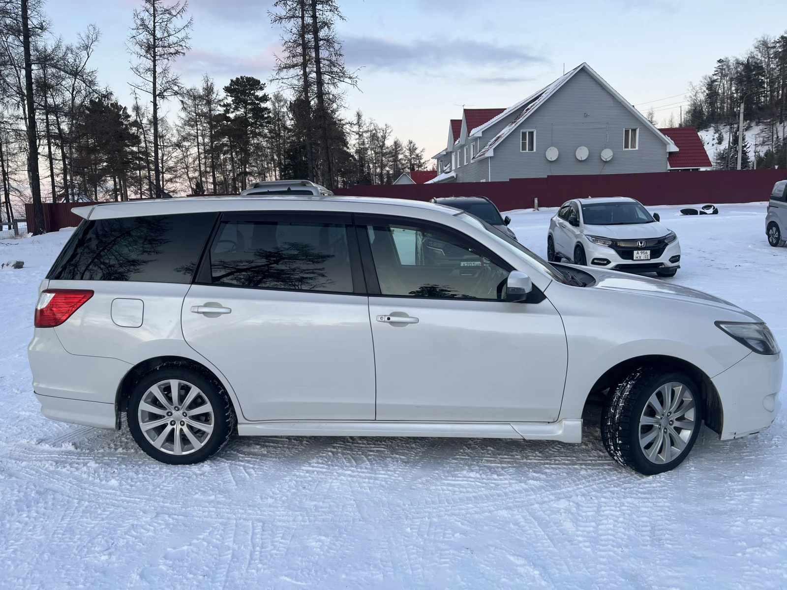 Subaru Exiga, 2012г, передний привод, вариатор