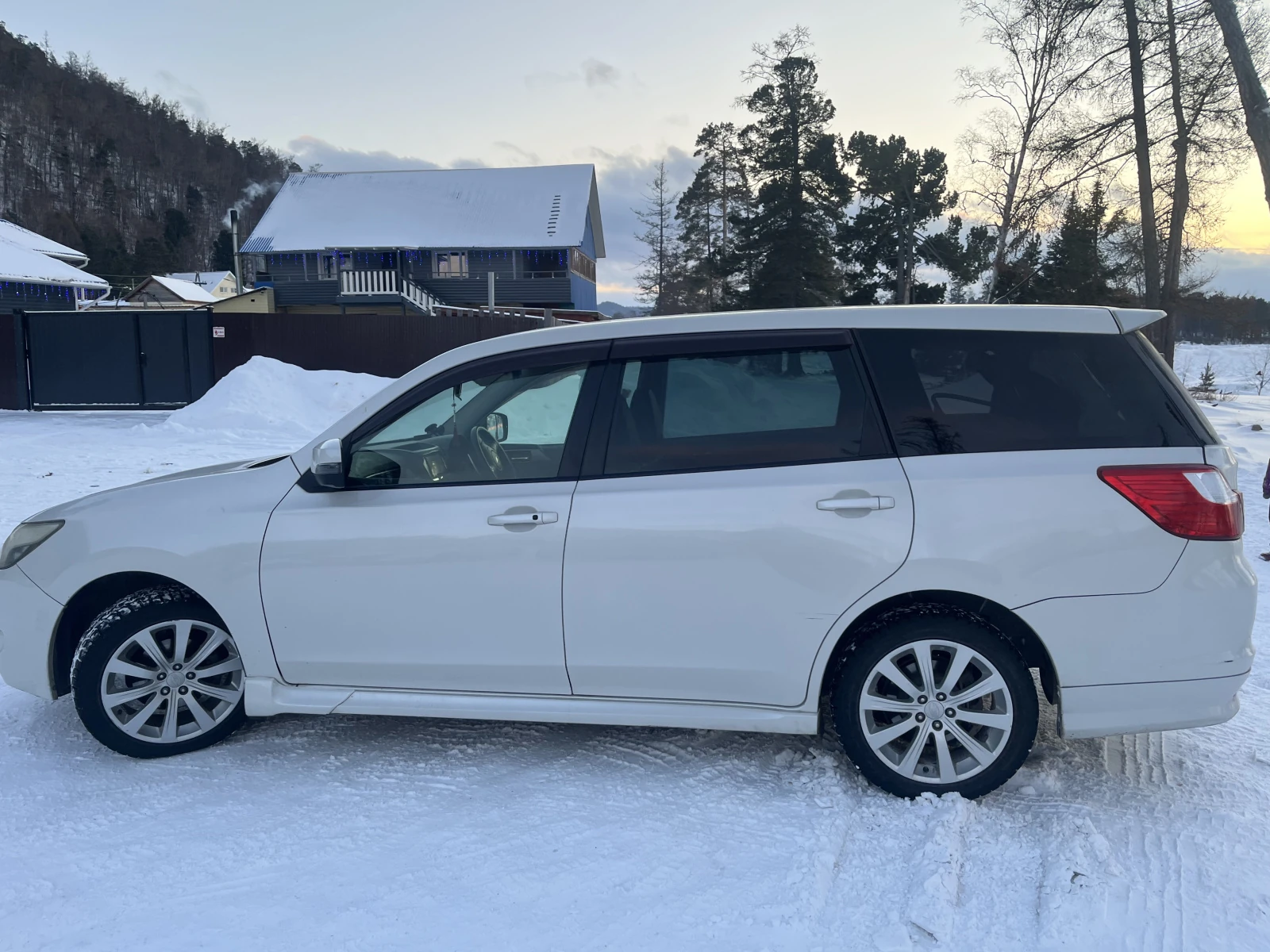 Subaru Exiga, 2012г, передний привод, вариатор