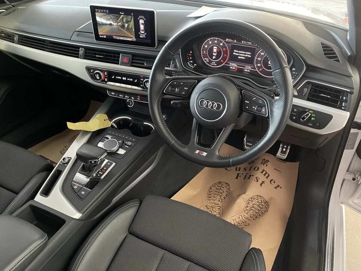 Audi A4, 2019г, передний привод, робот