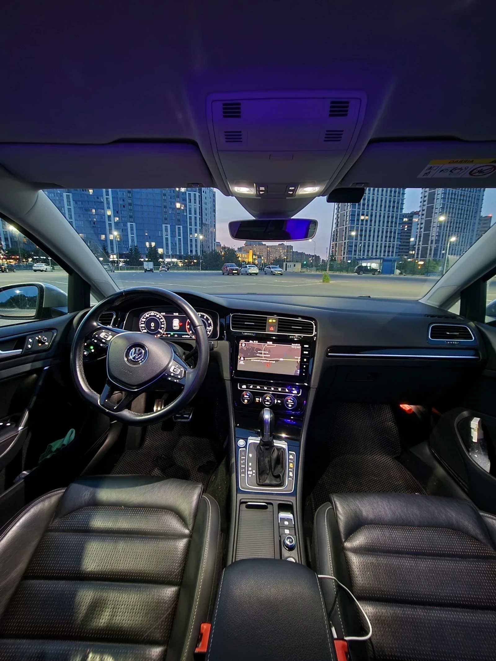 Volkswagen Golf, 2018г, передний привод, робот