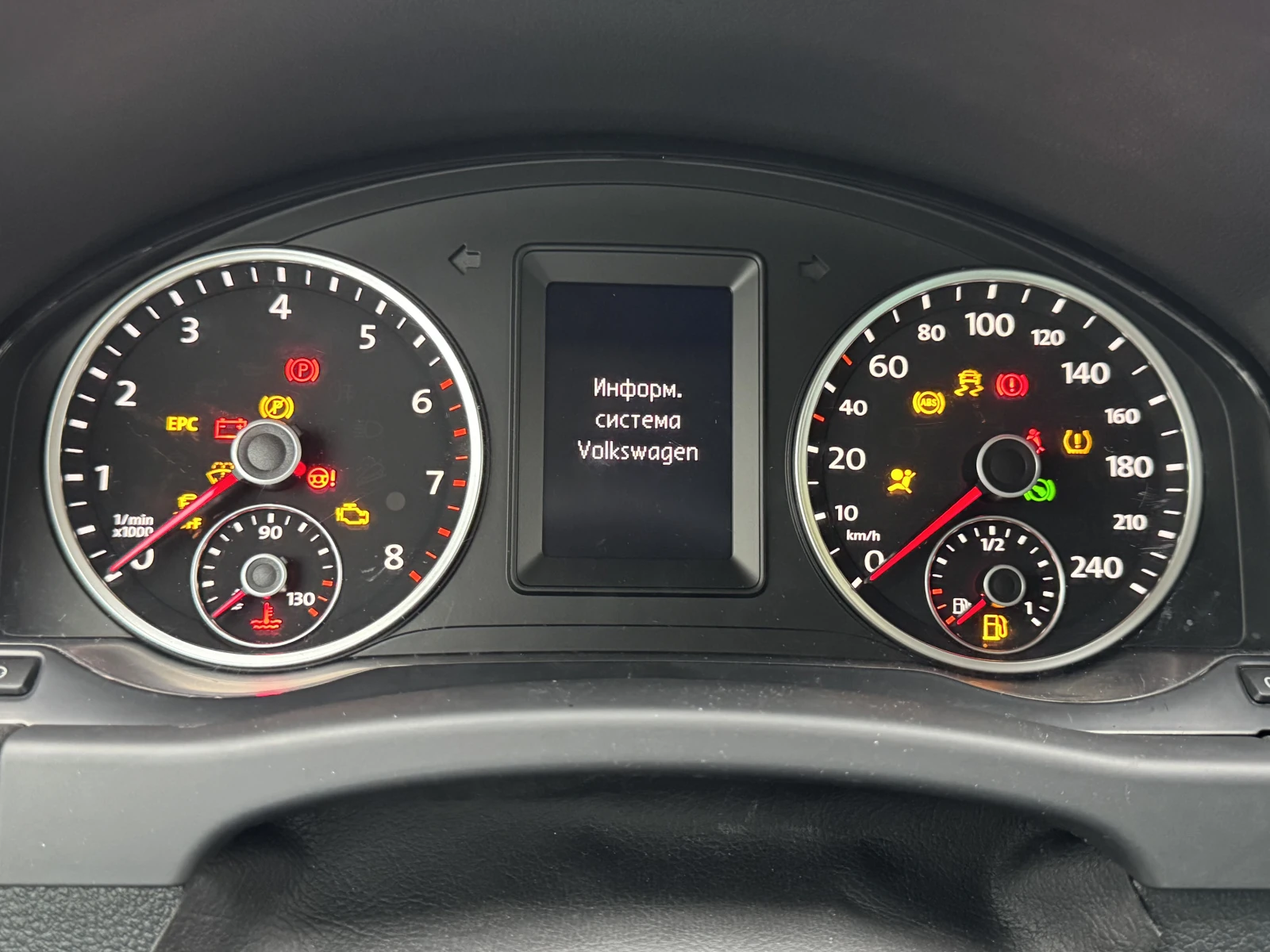 Volkswagen Tiguan, 2016г, полный привод, автомат