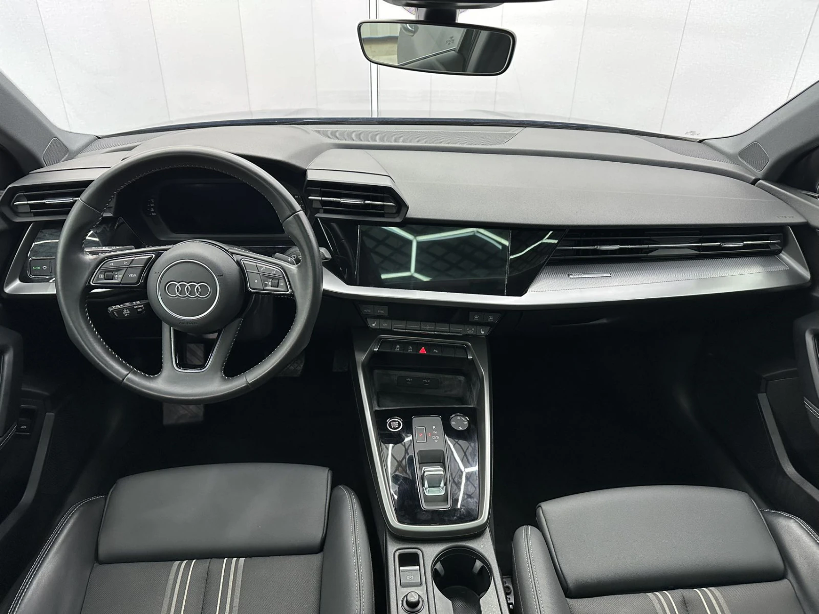 Audi A3, 2022г, передний привод, робот