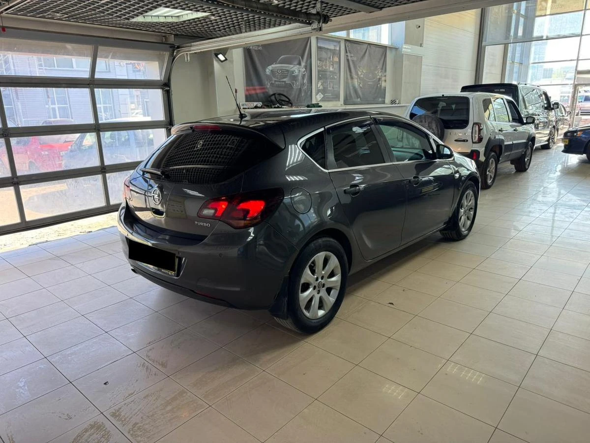 Opel Astra, 2012г, передний привод, автомат