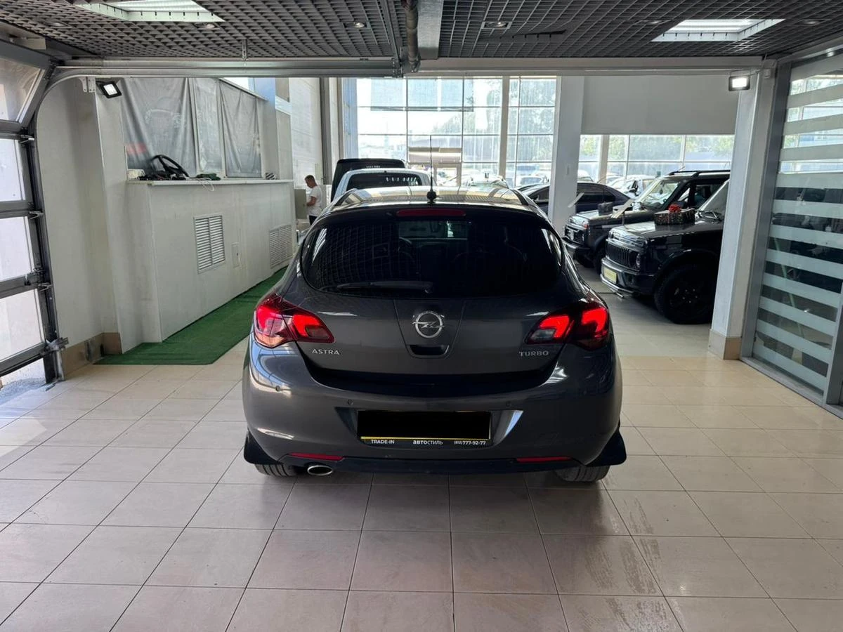 Opel Astra, 2012г, передний привод, автомат
