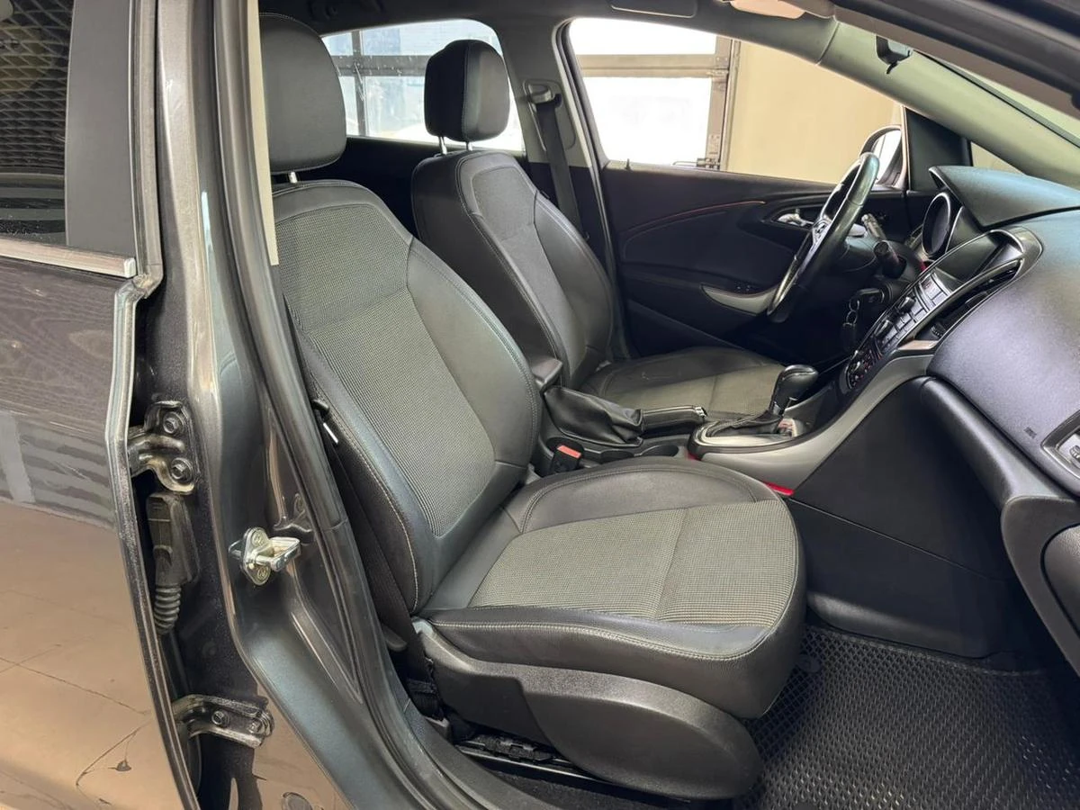 Opel Astra, 2012г, передний привод, автомат