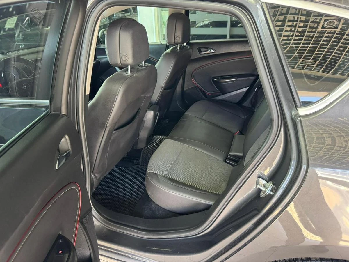 Opel Astra, 2012г, передний привод, автомат