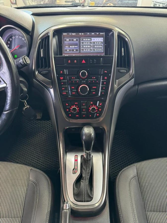 Opel Astra, 2012г, передний привод, автомат