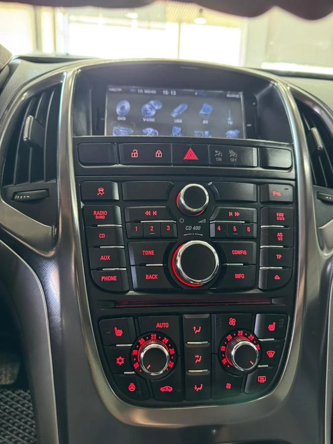 Opel Astra, 2012г, передний привод, автомат