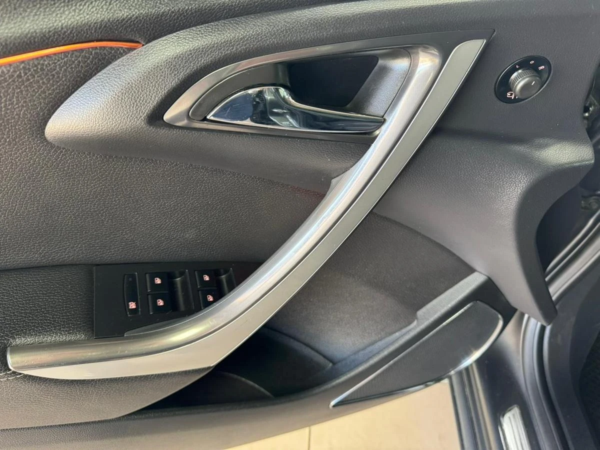 Opel Astra, 2012г, передний привод, автомат