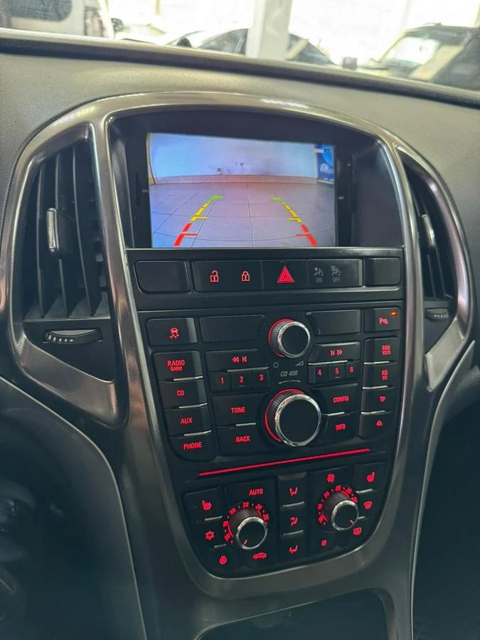 Opel Astra, 2012г, передний привод, автомат