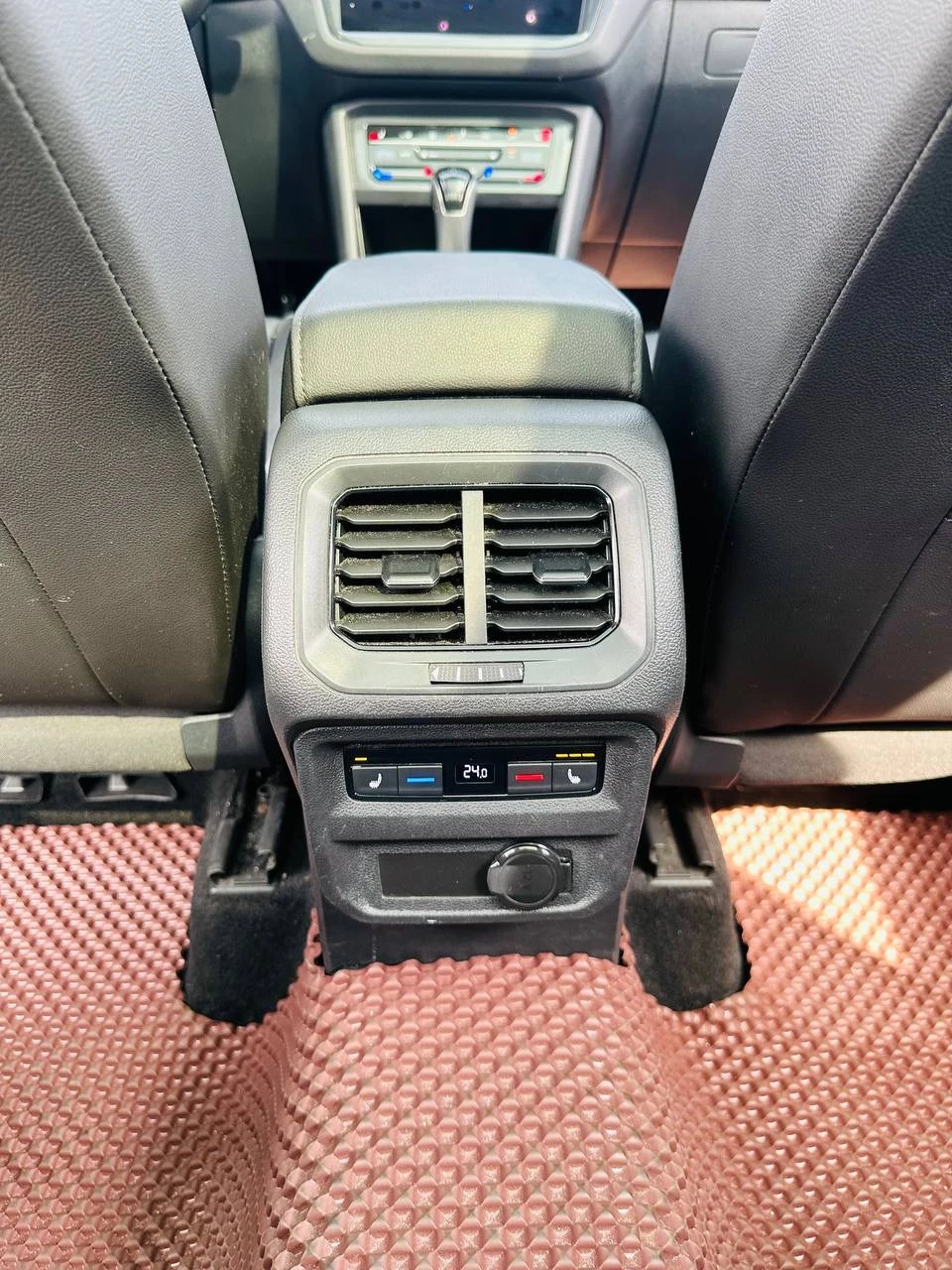 Volkswagen Tiguan, 2021г, полный привод, робот