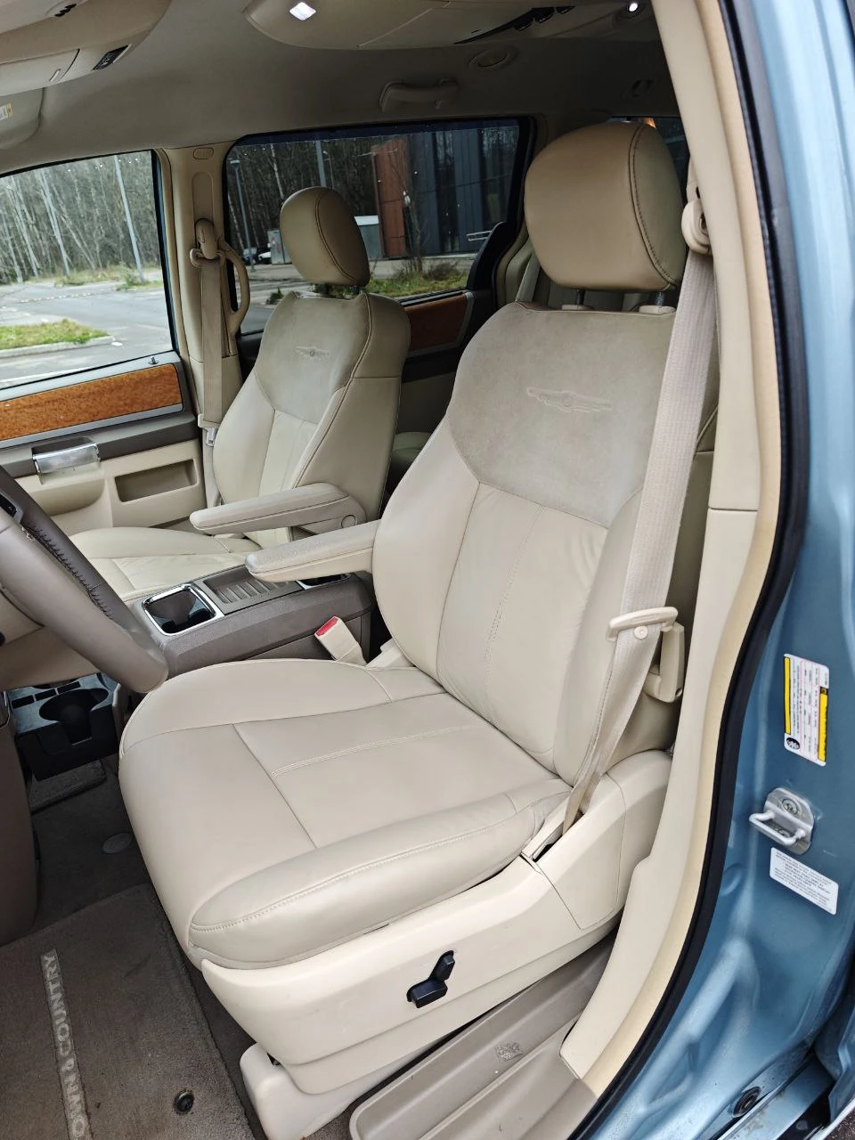 Chrysler Town & Country, 2008г, передний привод, автомат