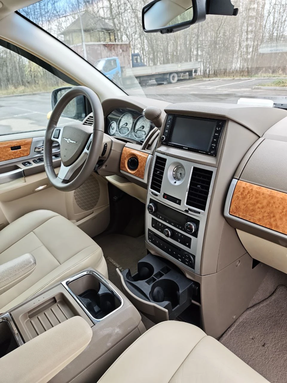 Chrysler Town & Country, 2008г, передний привод, автомат