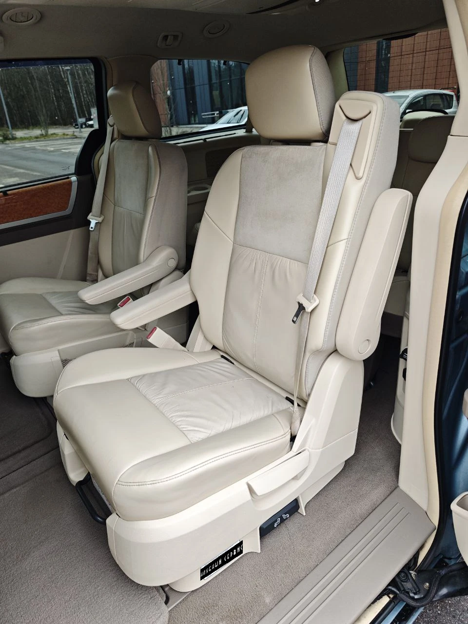 Chrysler Town & Country, 2008г, передний привод, автомат