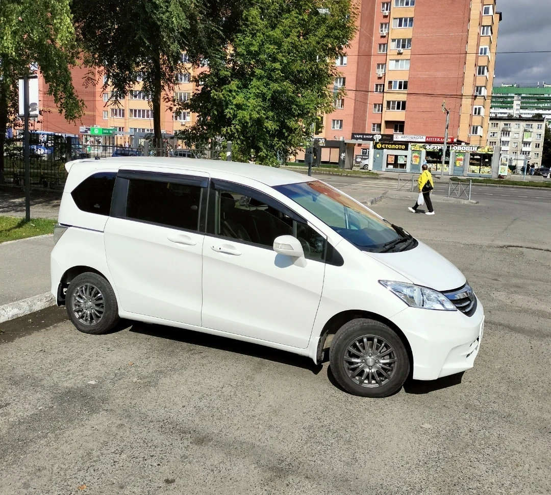 Honda Freed, 2014г, передний привод, вариатор