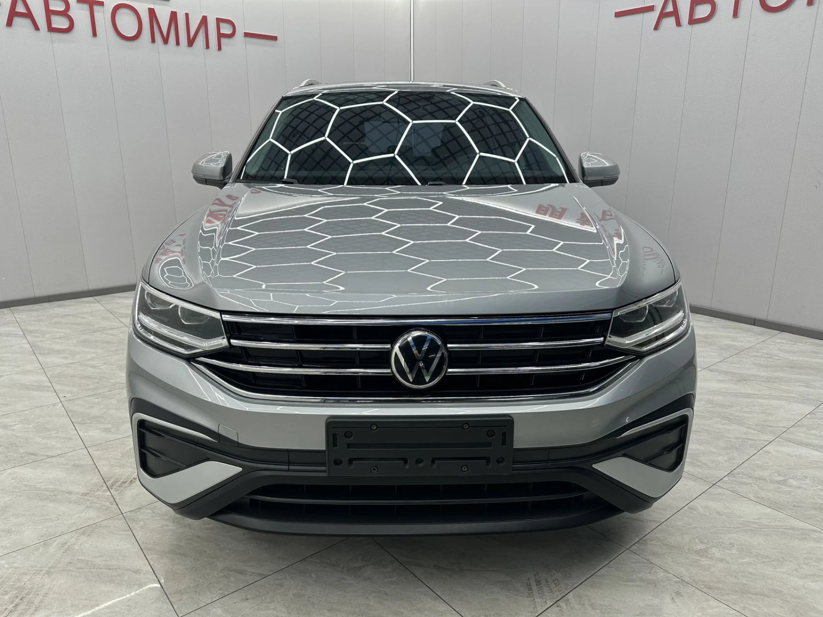 Volkswagen Tiguan, 2022г., передний привод, робот
