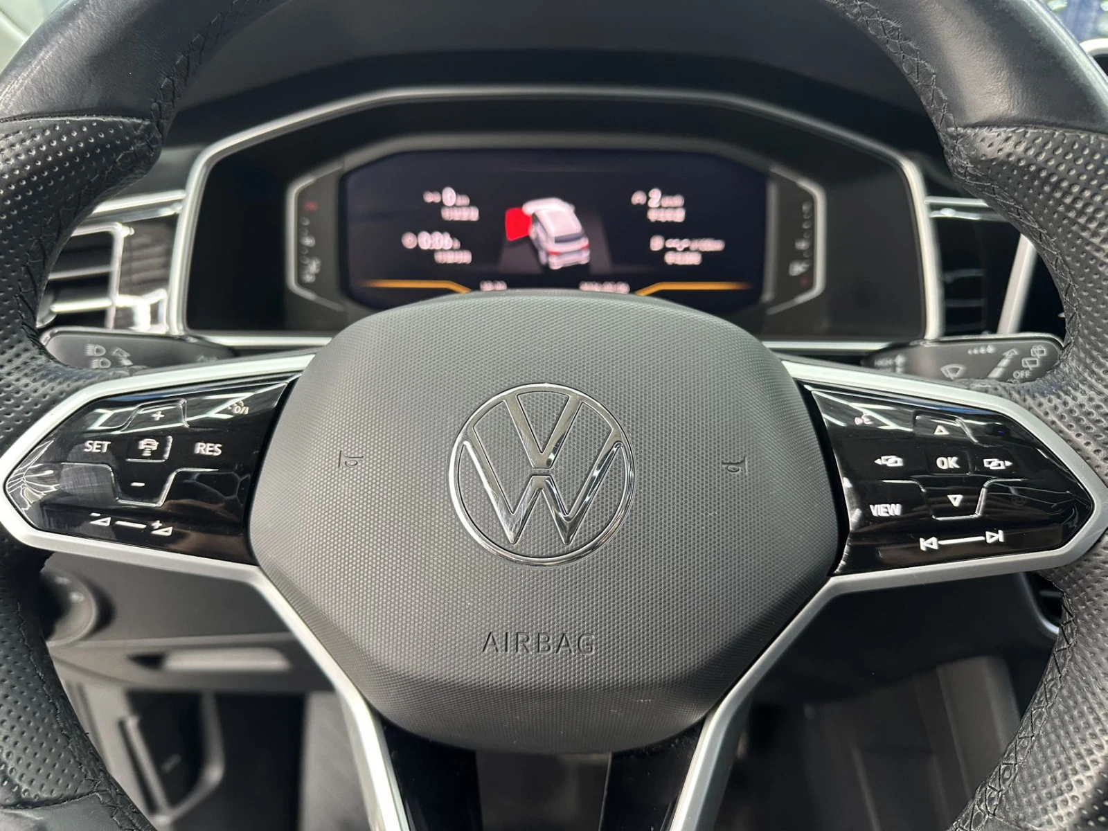 Volkswagen Tiguan, 2022г, передний привод, робот