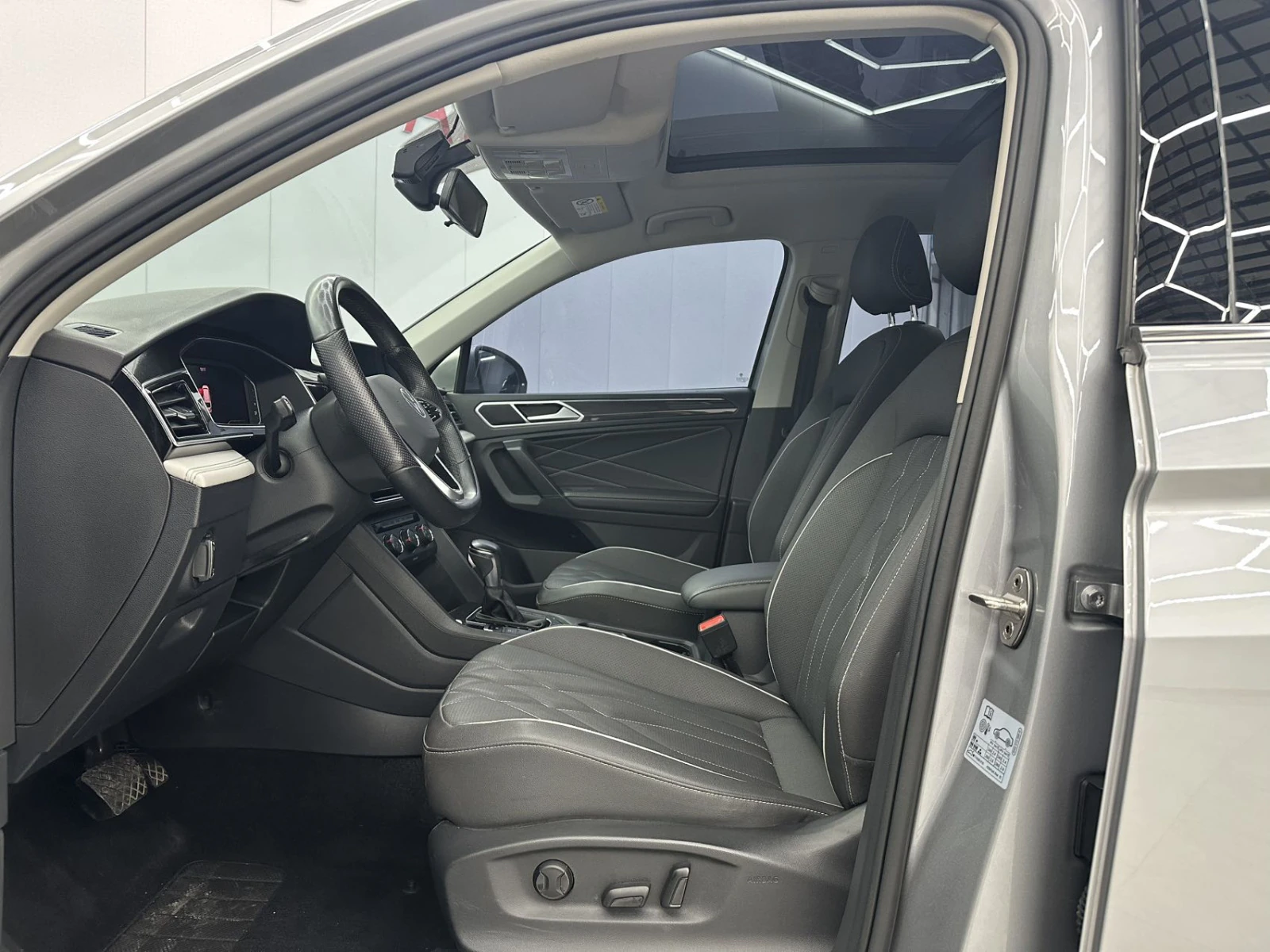 Volkswagen Tiguan, 2022г, передний привод, робот