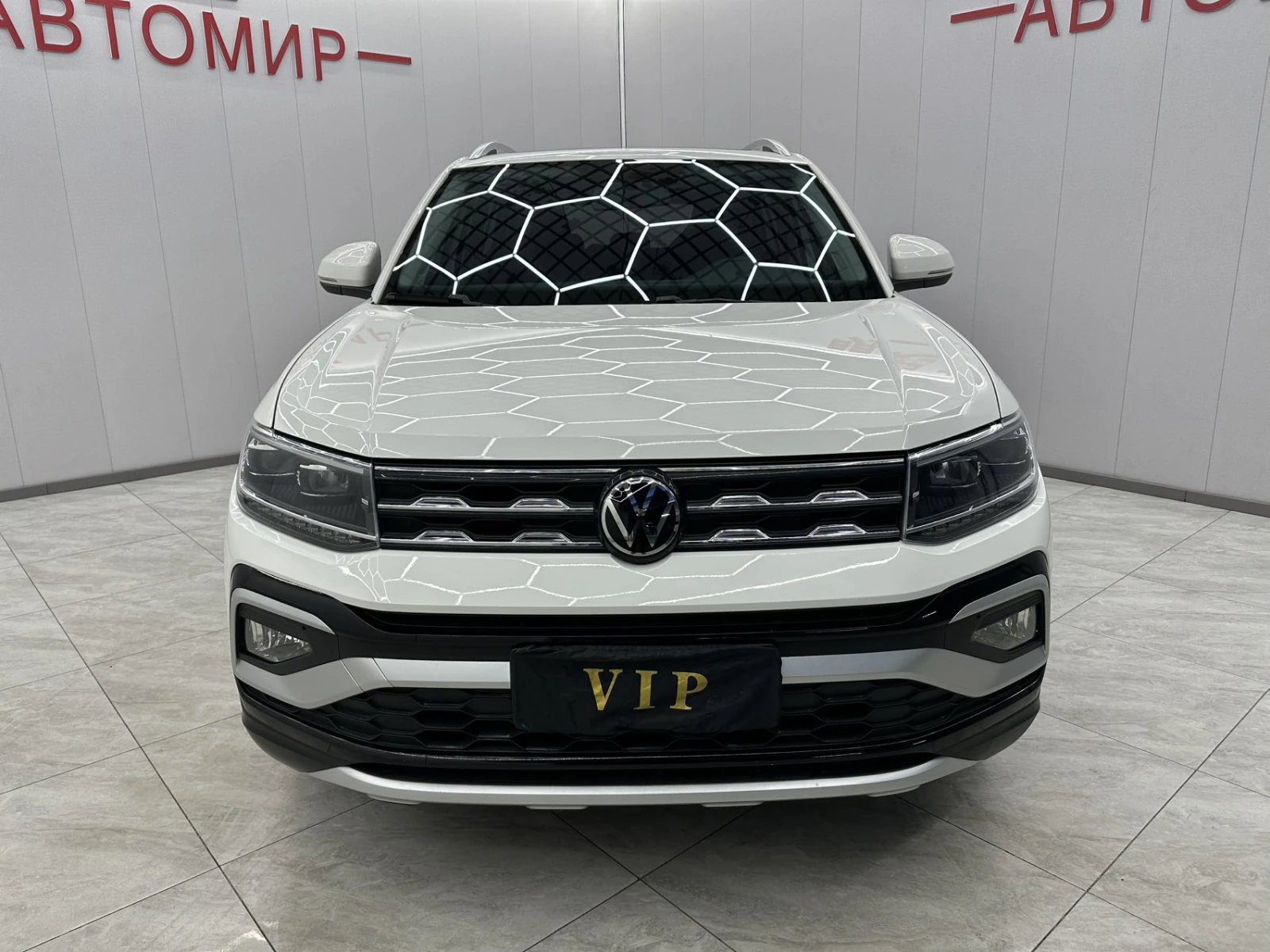 Volkswagen T-Roc, 2022г., передний привод, робот