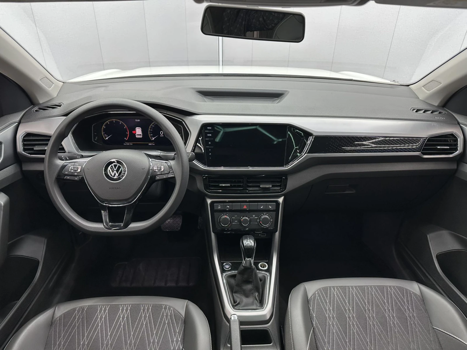 Volkswagen T-Roc, 2022г, передний привод, робот