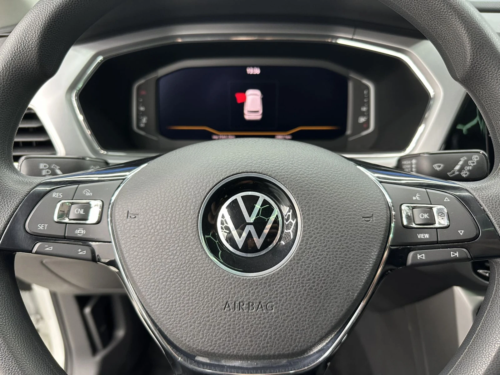 Volkswagen T-Roc, 2022г, передний привод, робот