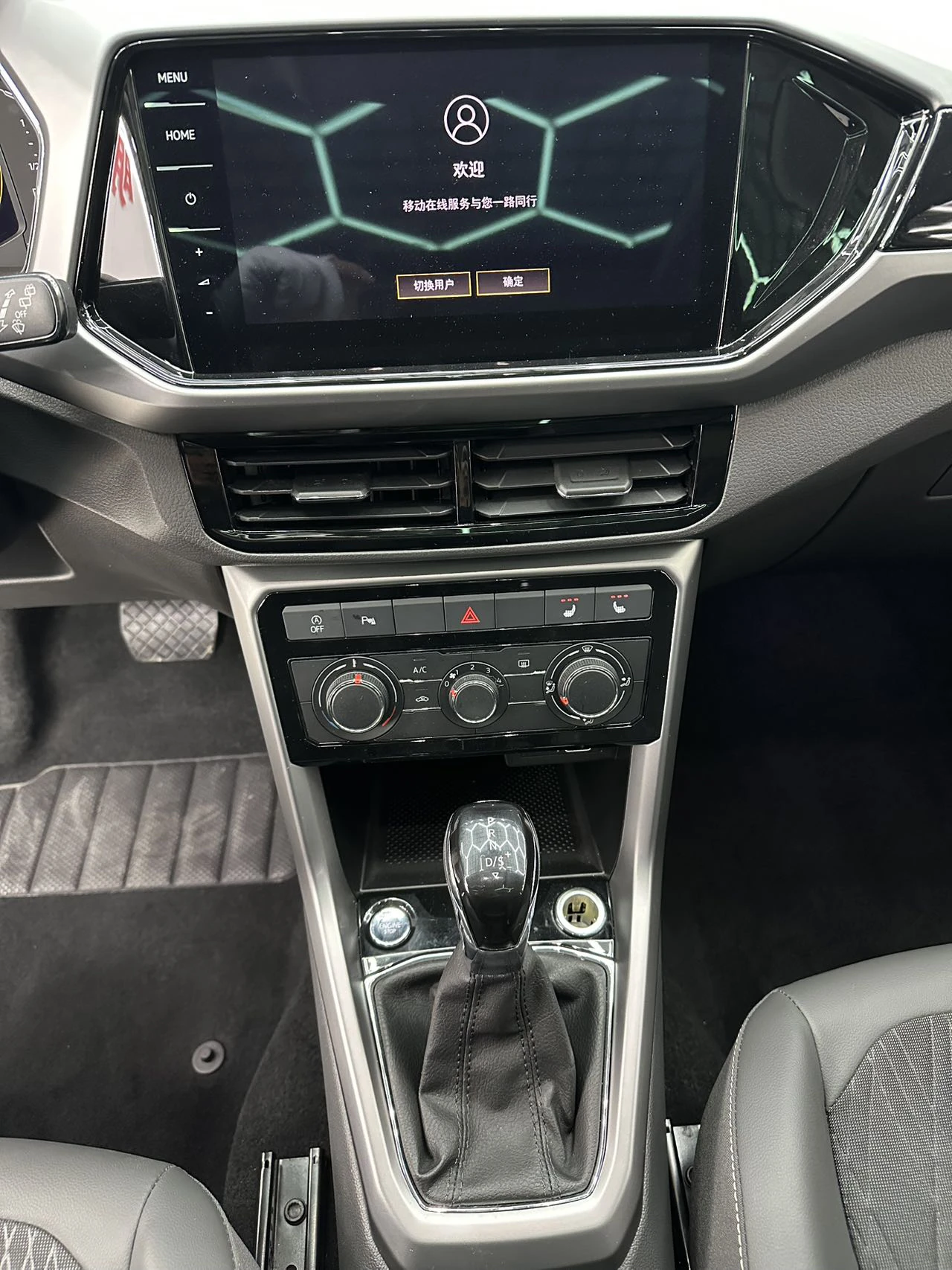 Volkswagen T-Roc, 2022г, передний привод, робот