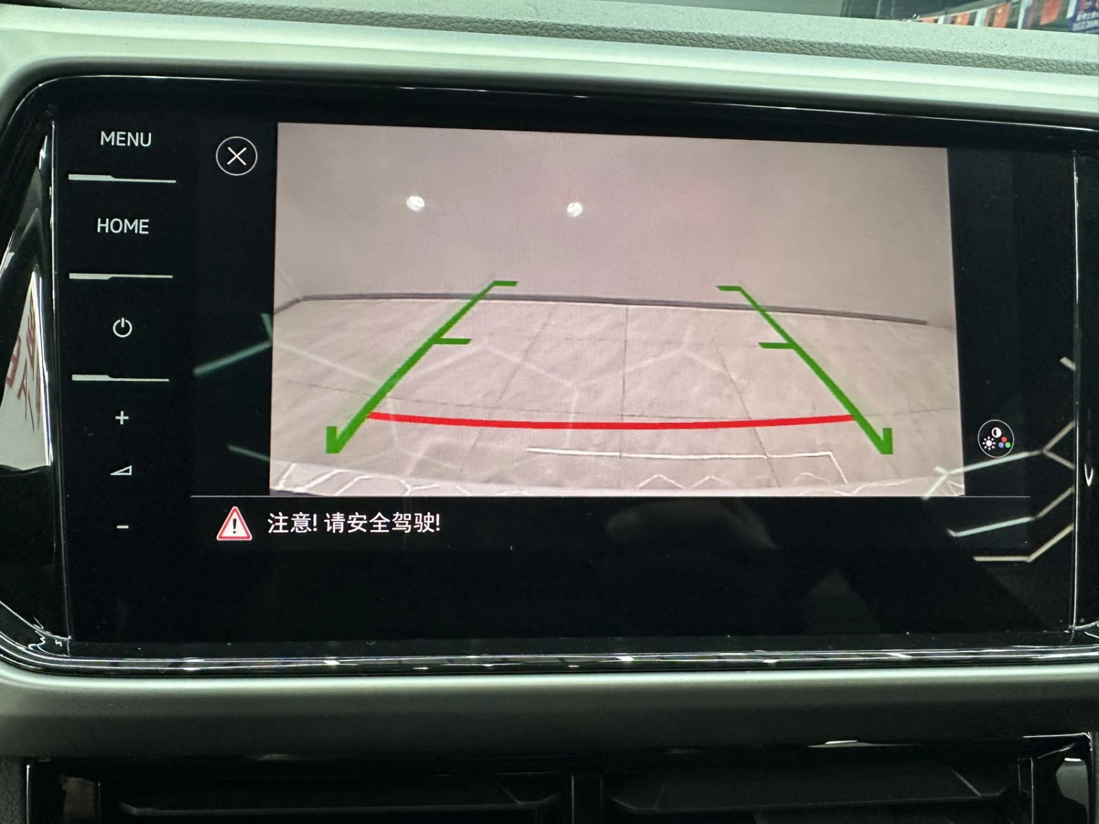 Volkswagen T-Roc, 2022г, передний привод, робот