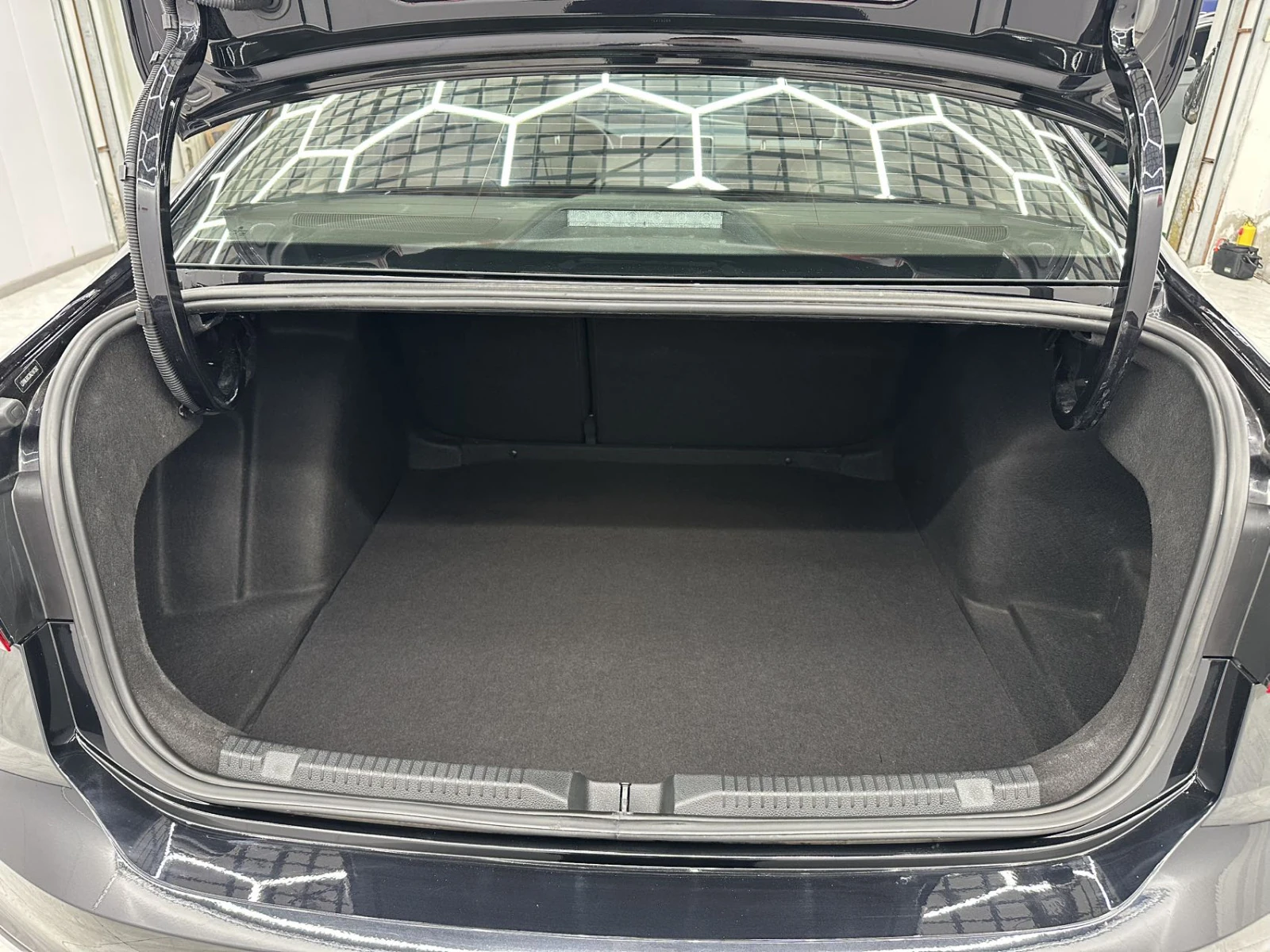 Volkswagen Lavida, 2022г, передний привод, робот