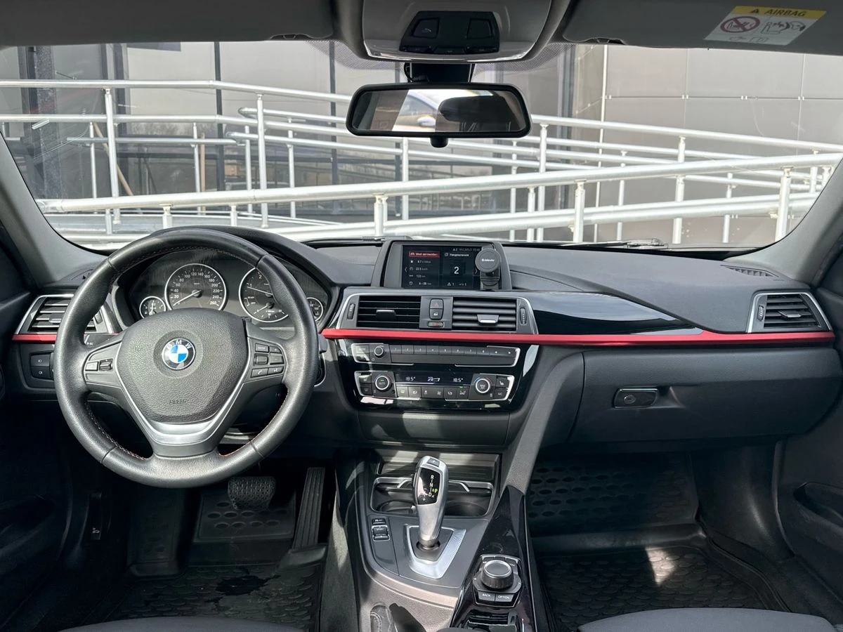 BMW 3 серии, 2018г, задний привод, автомат