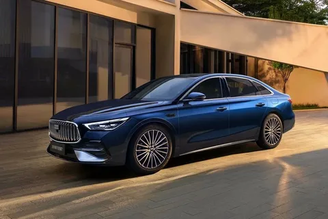 Geely представила гибридный седан Galaxy Starshine 7