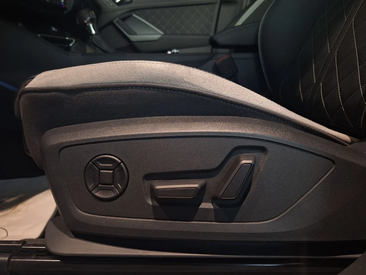 Audi Q3, 2025г, передний привод, робот